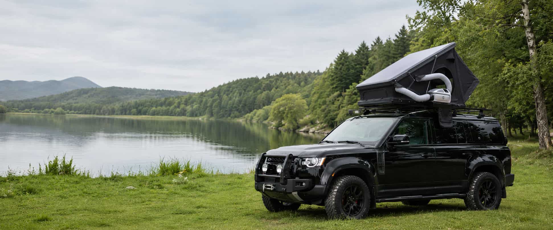 SUV hard shell rooftop tents